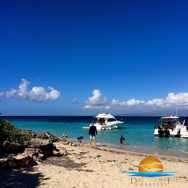 Flybridge yacht cruising the east coast of Puerto Rico, private yacht charter Puerto Rico